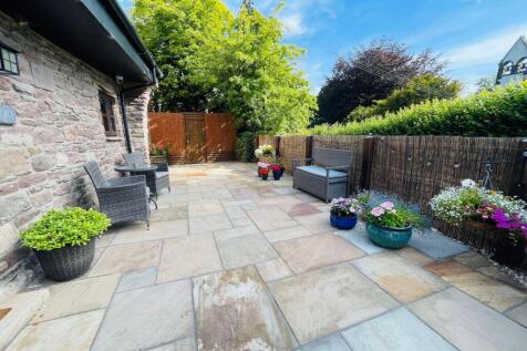 Courtyard garden