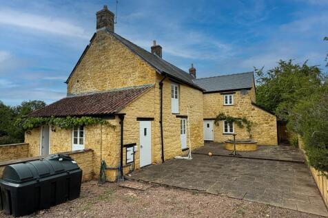 Rear courtyard