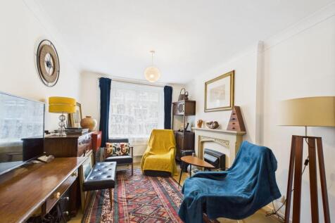 Sitting Room/Dining Room