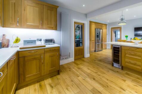 Kitchen/breakfast...
