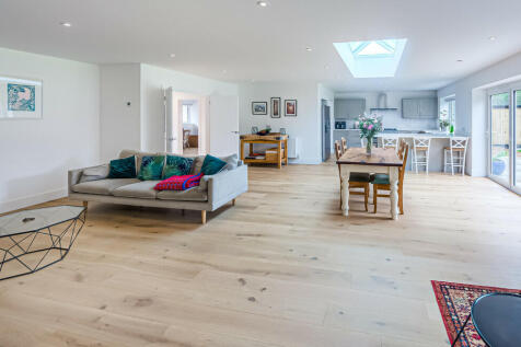 Kitchen/dining/si...