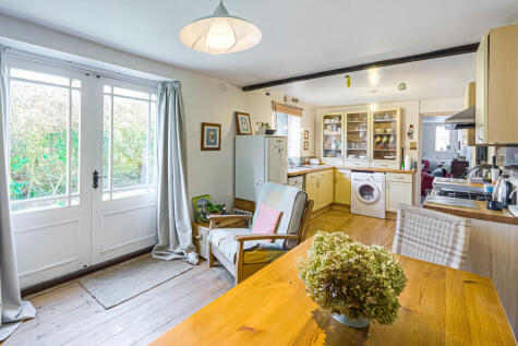Kitchen/dining ro...