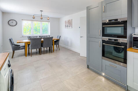 Kitchen/dining ro...