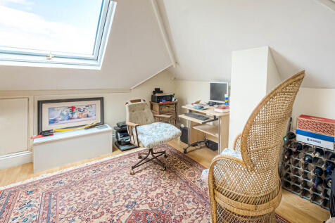 Bedroom/study