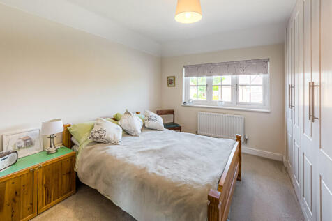 Guest bedroom
