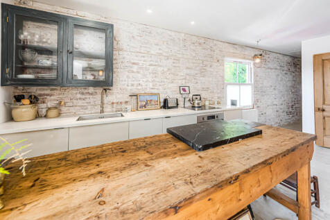 First floor kitch...