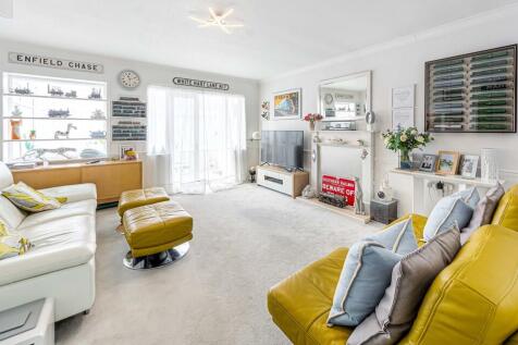 8 Graham Road    ...