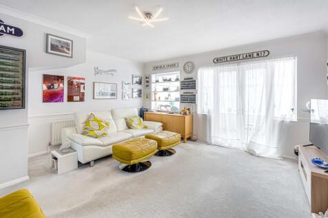 8 Graham Road    ...
