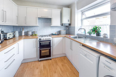 8 Graham Road    ...