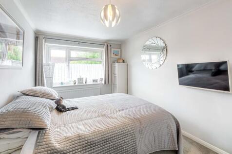 8 Graham Road    ...