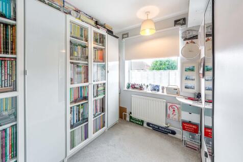 8 Graham Road    ...
