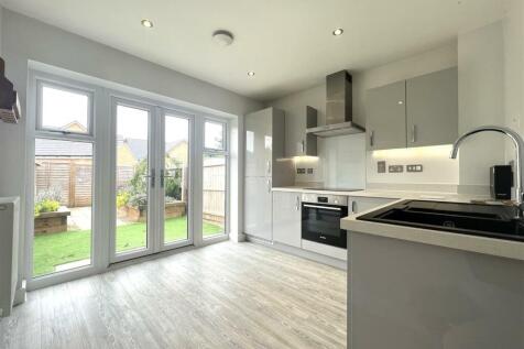 Kitchen 2.jpeg