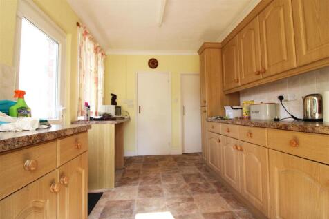 Kitchen edit 2.jpg
