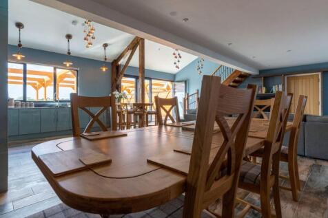 golden fleece - Dining area.jpg