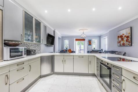 Flat 2 Earls Court, 9 Gervis Road, Bournemouth-Por