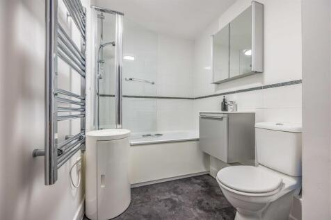 Flat 12, Bay View Gardens 14b, West Cliff Road, Bo