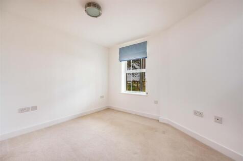 Flat 12, Bay View Gardens 14b, West Cliff Road, Bo