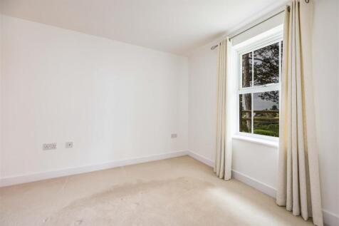 Flat 12, Bay View Gardens 14b, West Cliff Road, Bo