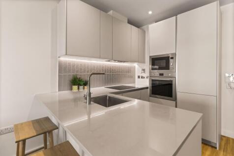 Experience the elegance of modern living with this stylish kitchen design.