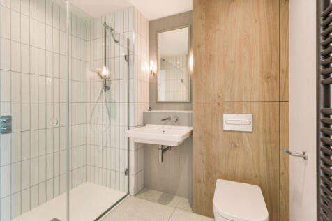 Experience luxury in this sleek and stylish bathroom, featuring contemporary design elements.