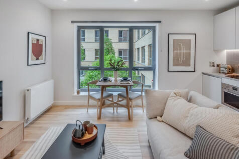 GQ Lyons Dock Studio (1)