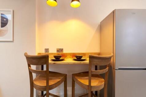 Kitchen 2.jpeg