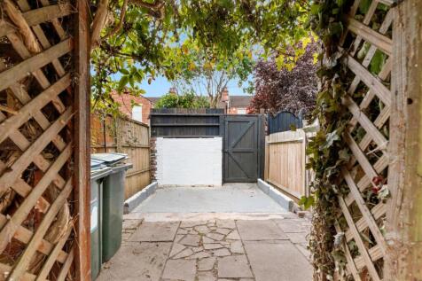 66 Kingston Road NWM (14 of 19).jpg