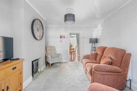 54 Ravensdale Rd NWM (14 of 27).jpg