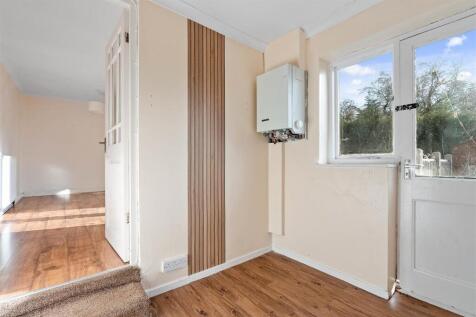 37 Morris Drive, Whitnash (15 of 28).jpg