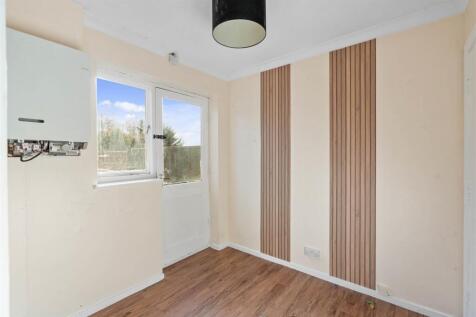 37 Morris Drive, Whitnash (14 of 28).jpg