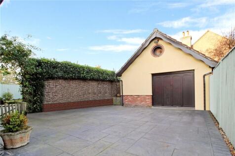 Drive &amp; Garage