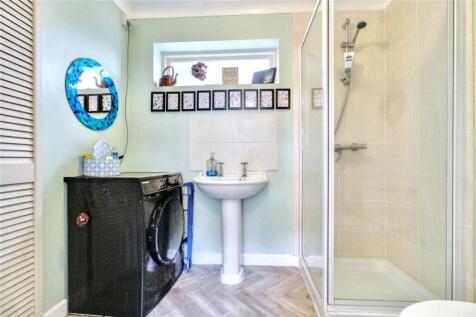 Gf Shower Room