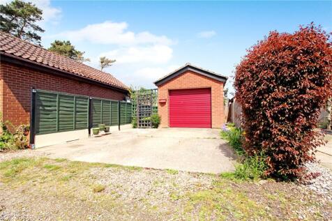 Drive/Garage