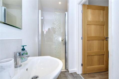 Gf Shower Room