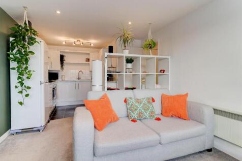 Living/Dining Area