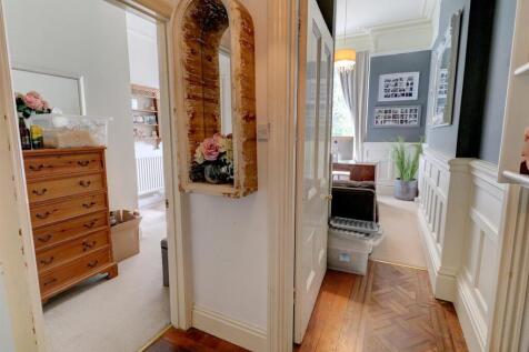 Bedroom 2 &amp; 3 Vestibule