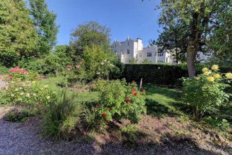Front Garden Area