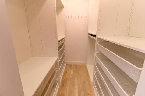 Walk In Wardrobe (Main Bedroom)