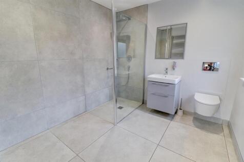 Ensuite Wet Room (Bed One)