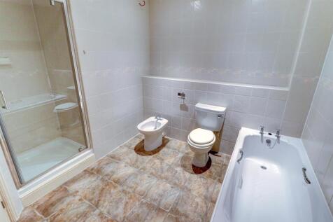 Ensuite Bedroom 1