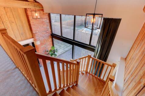 Stairs/First Floor Landing