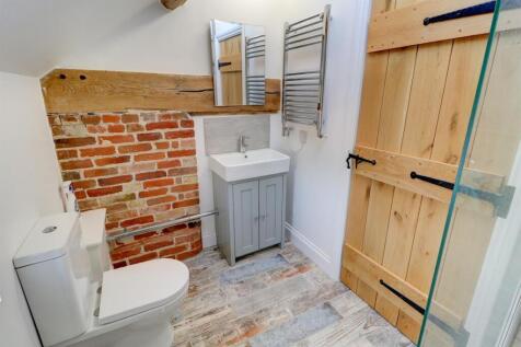 Ensuite Shower Room (Bed 1)