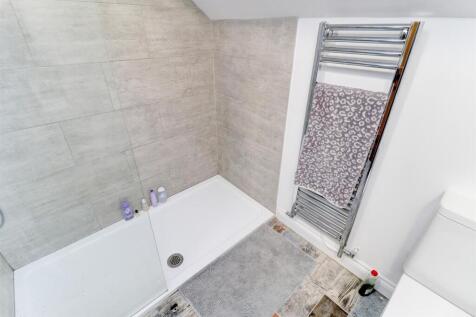 Ensuite Shower Room (Bed 2)