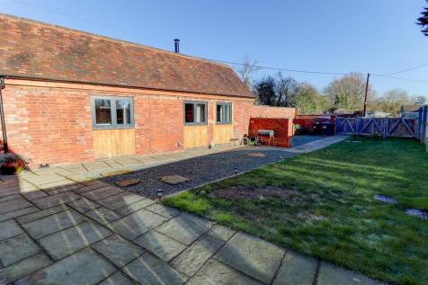 Exterior/Rear Private Garden