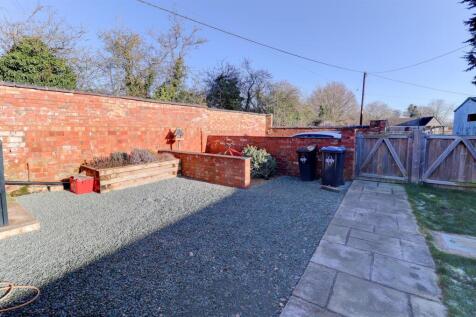 Exterior/Rear Private Garden