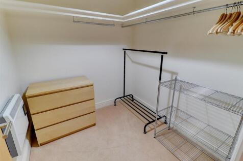 Walk in Wardrobe (Bedroom One)