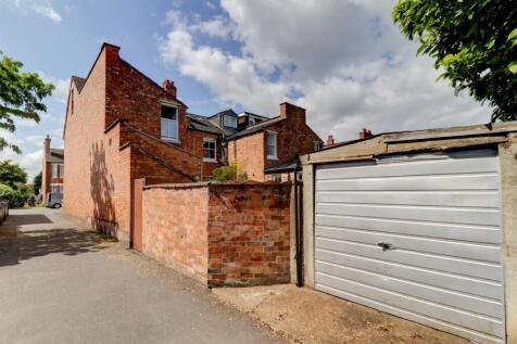 Exterior/Garage
