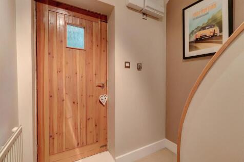 1st Floor Landing &amp; Rear Access