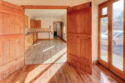Dining through Breakfast Kitchen