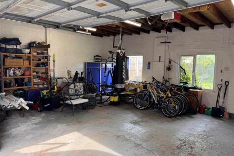 Garage 2.jpg